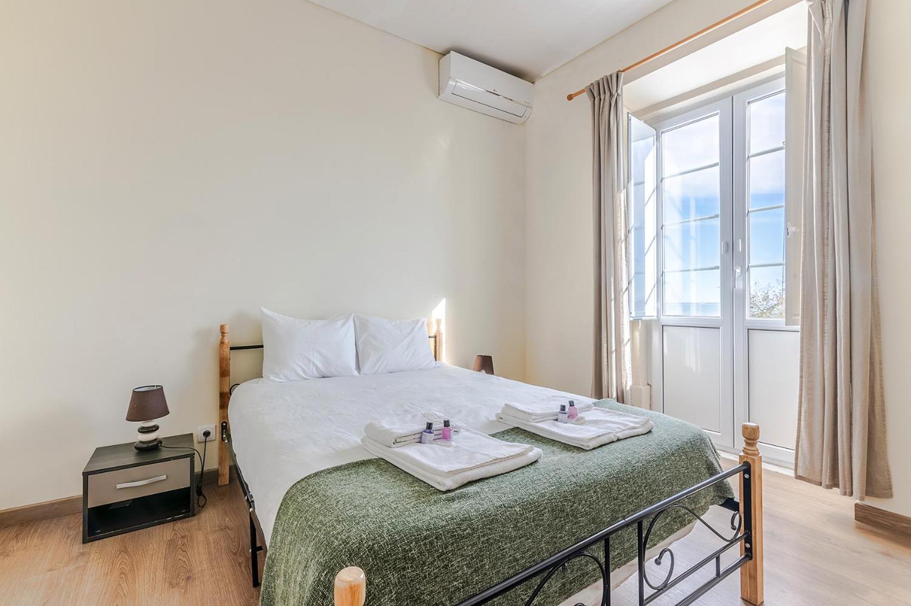 Very Sunny With Large Balcony 3rd Floor Appartement