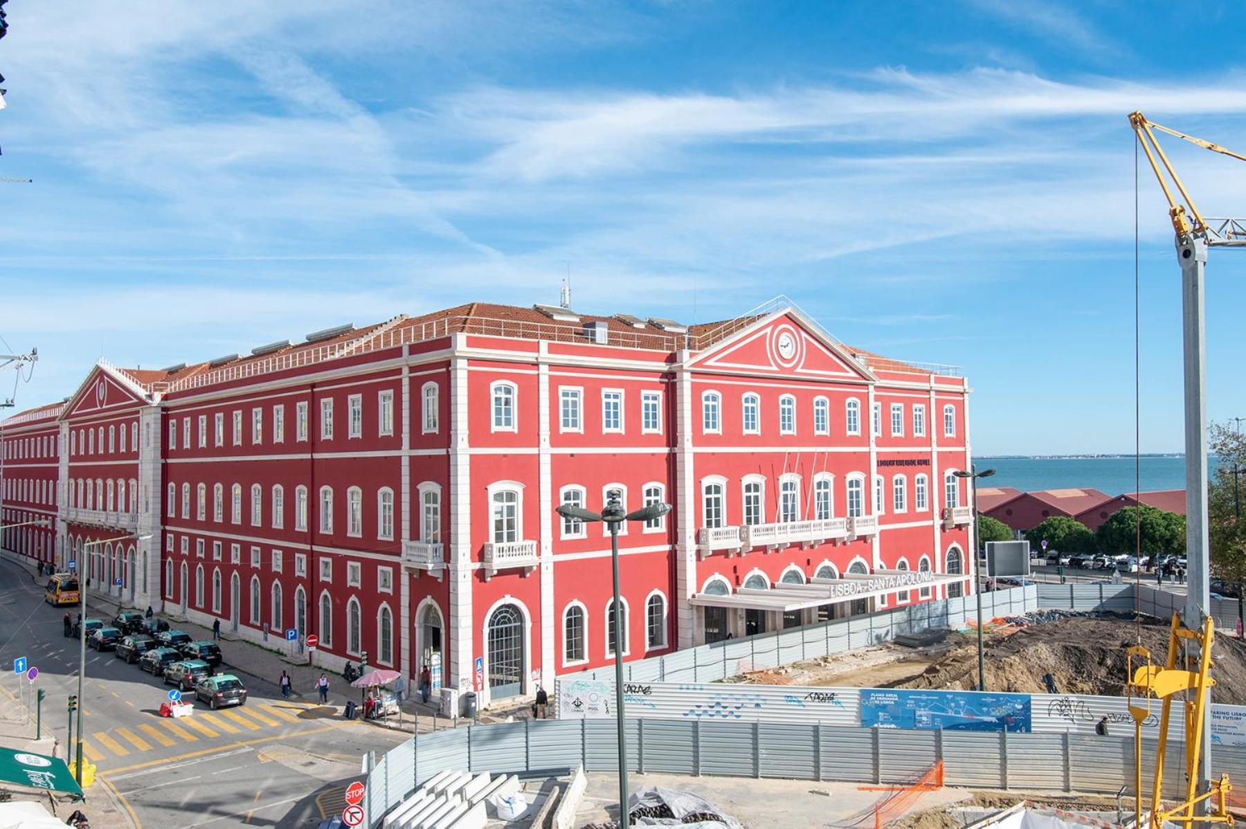 Very Sunny With Large Balcony 3rd Floor Appartement *